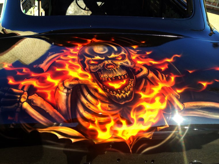 Пламя на машине аэрография