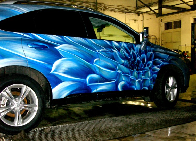 Необычная аэрография на авто