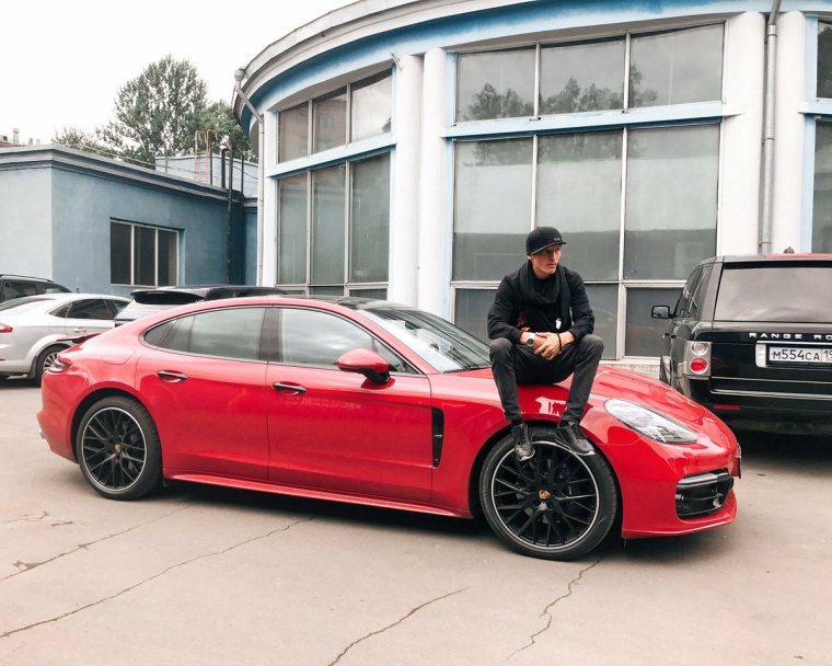 Красный Бентли Павла воли