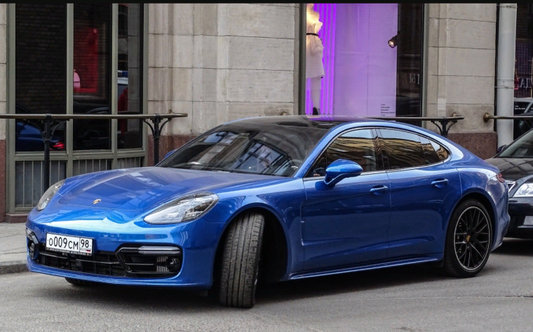 Порше Панамера синий