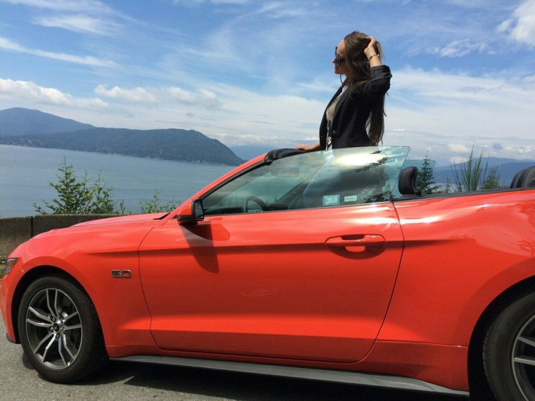 Автомобили тонированные и девочки блондинки