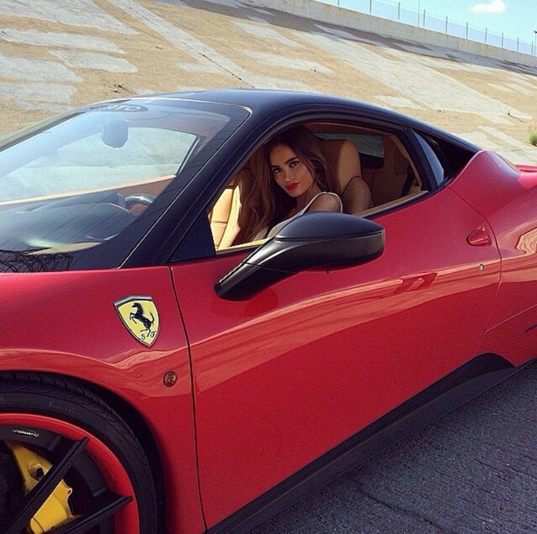 Ferrari с водителем