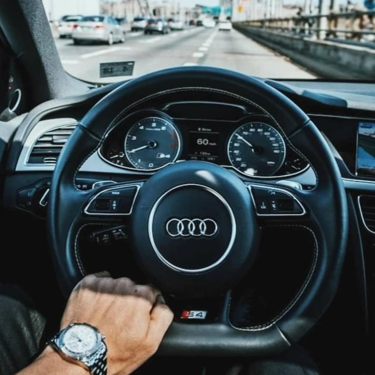 Пацан за рулем Ауди