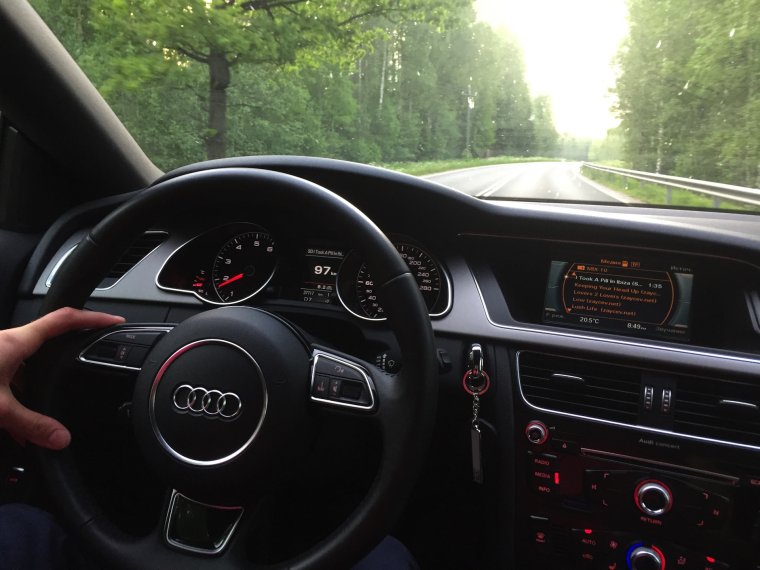 Ауди а6 в салоне за рулем