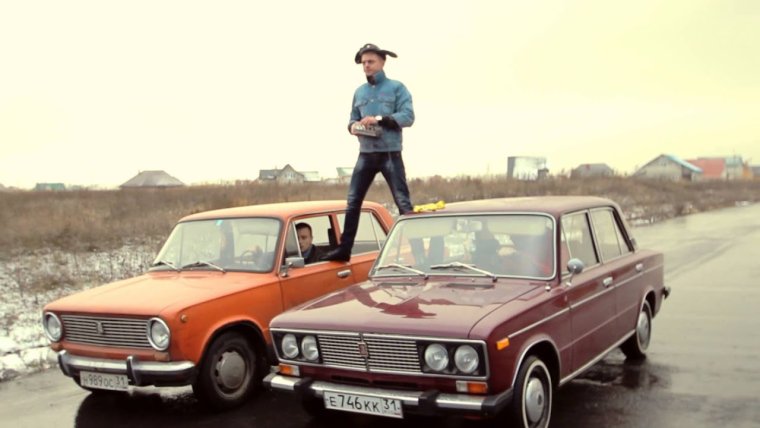 Ван Дамм между 2 Вольво