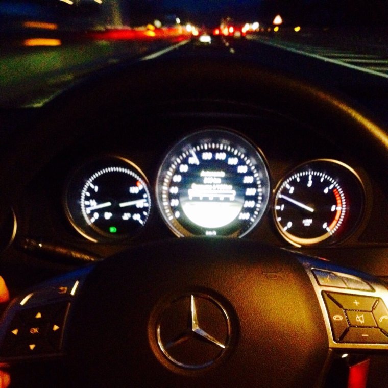 За рулём Мерседес w212 ночь зима