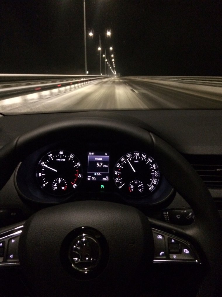 BMW f10 ночь спидометр руль