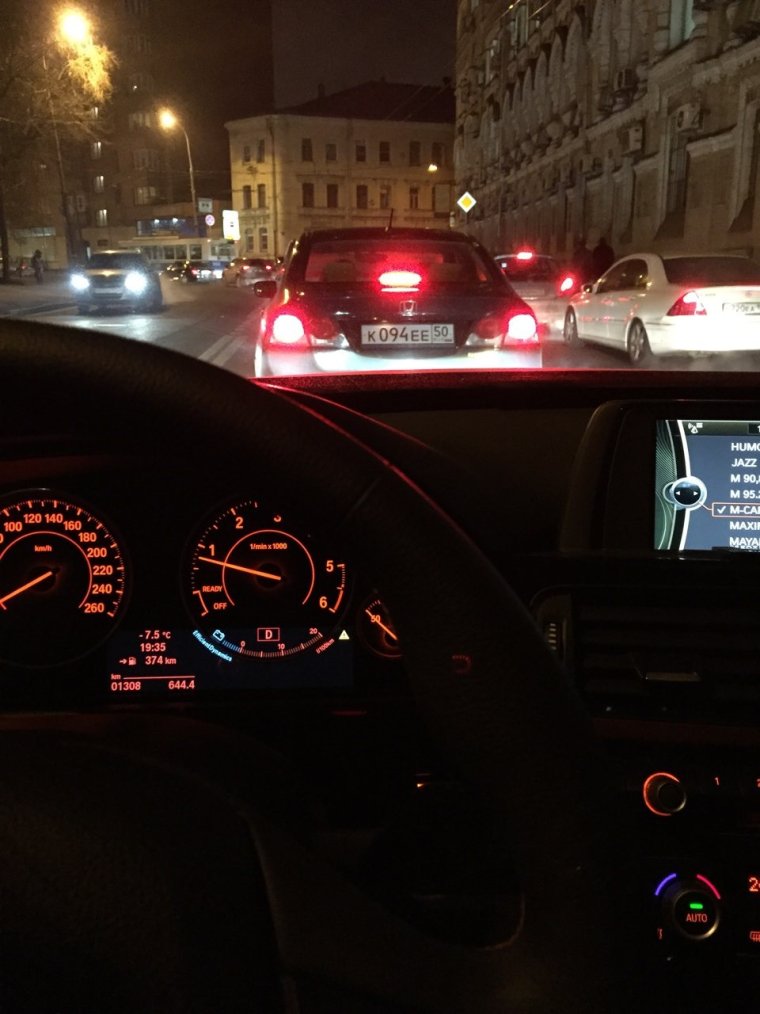 За рулем БМВ ночью