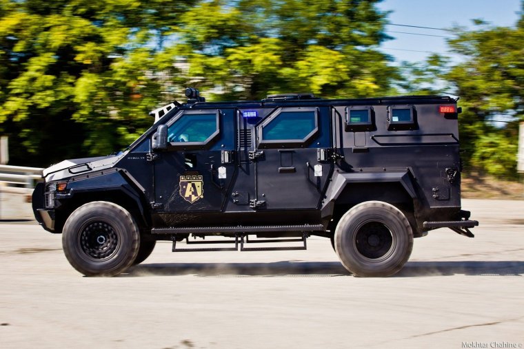 Броневик SWAT