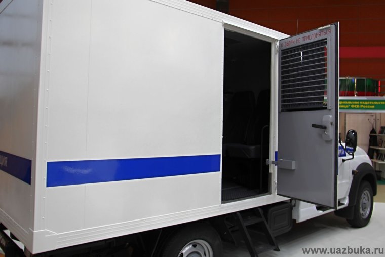 Газель бизнес автозак внутри