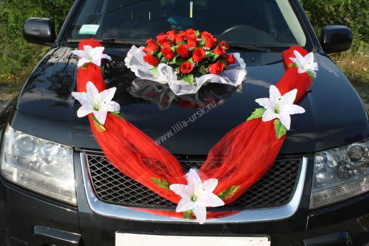 Украсить капот машины на свадьбу тремя лентами