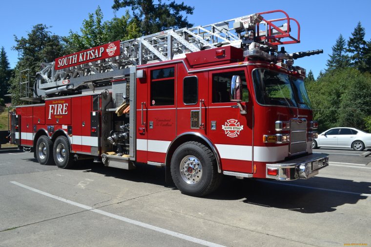 Современная пожарная машина