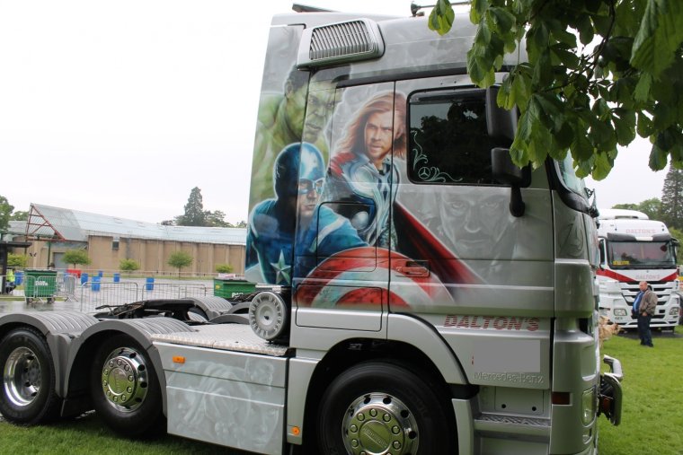 Аэрография Викинг на кабине грузовика