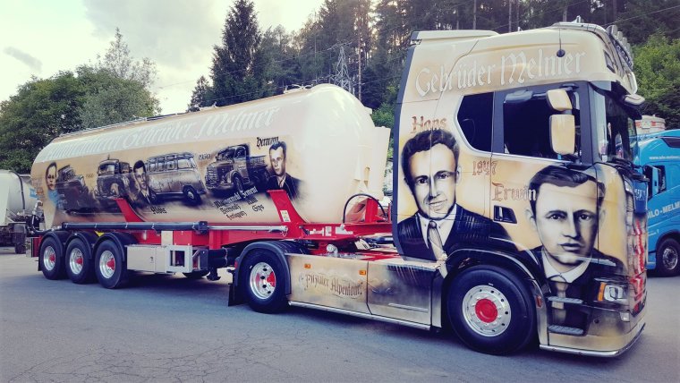 Крутой предприниматель на фуре