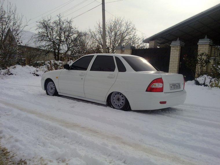 Белая Приора седан Чечня