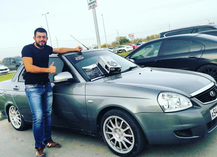 Приора с человеком