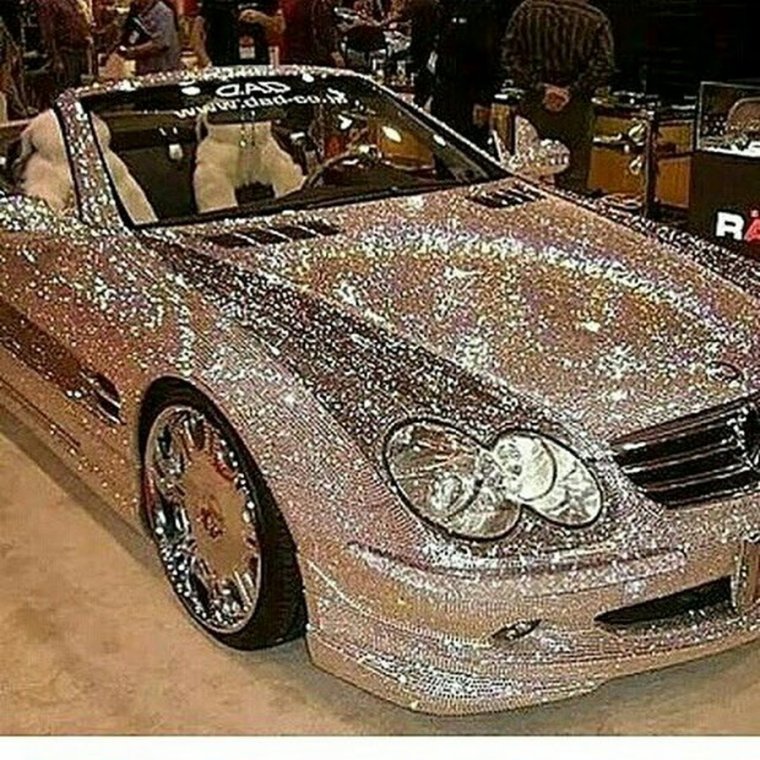 Машина в блестках