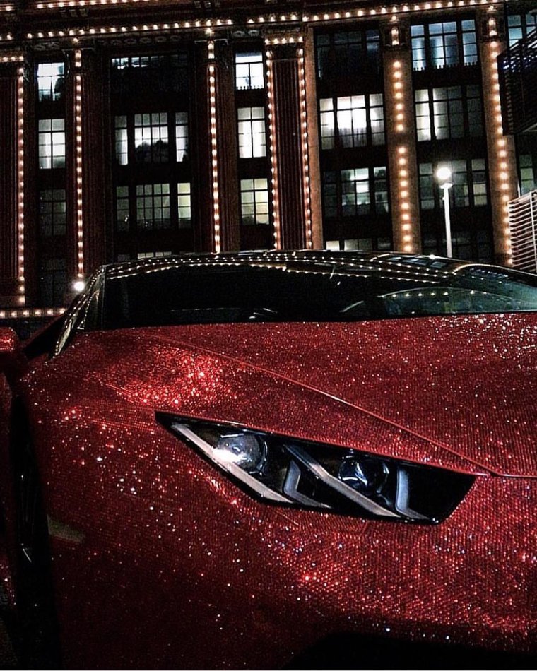 Блестящий автомобиль