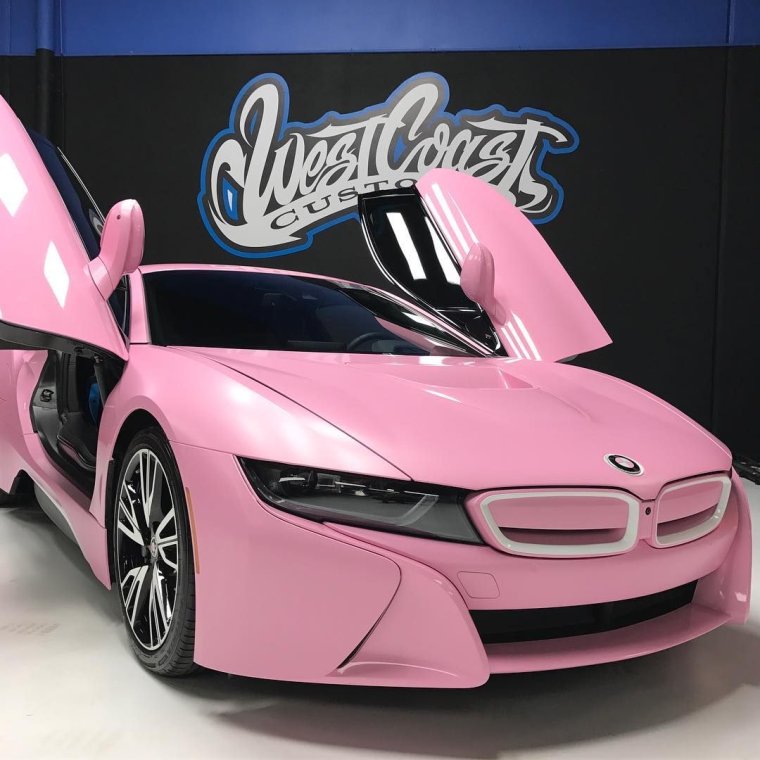 BMW i8 розовая