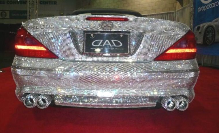 Машина в стразах Сваровски