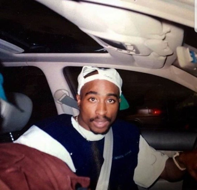 Тупак за рулем