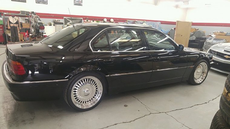 BMW 750 2pac