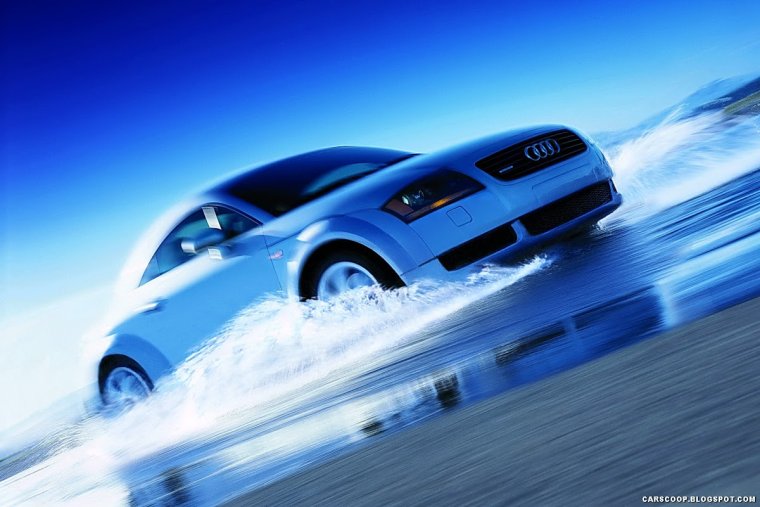 Машина в воде