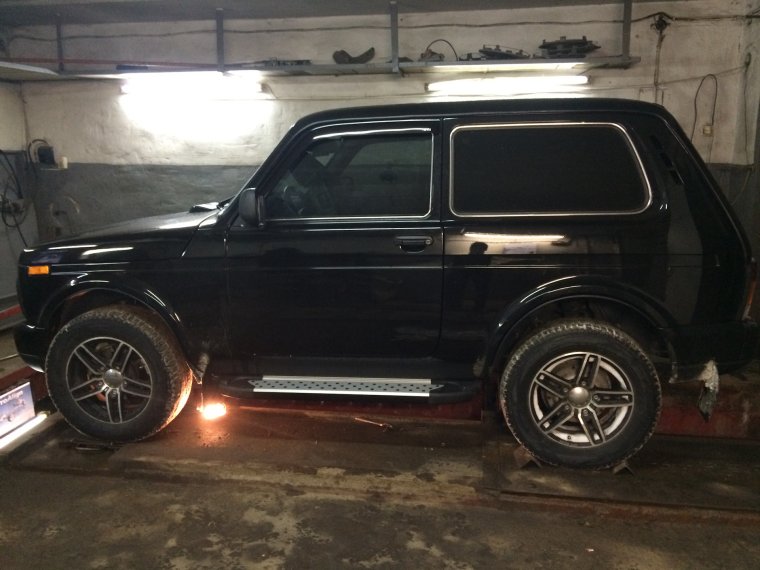 Пороги на ниву Урбан черные