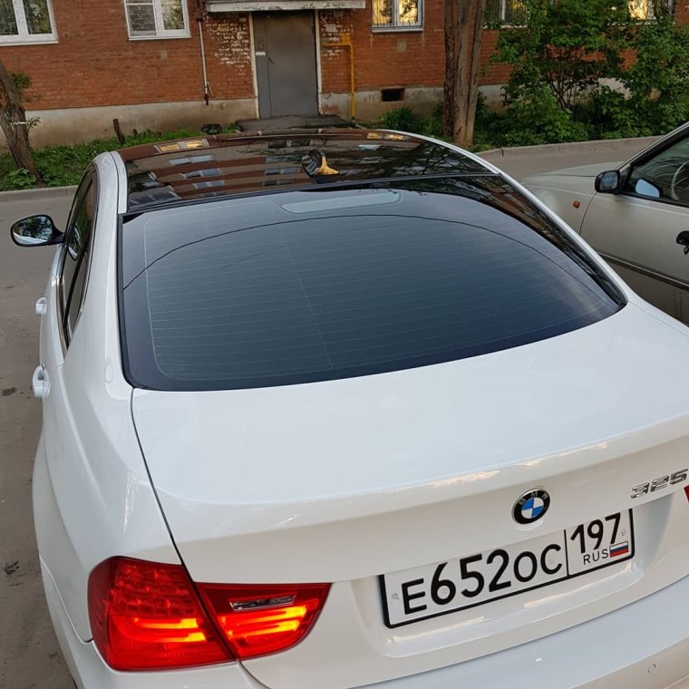 БМВ е90 с черной крышей