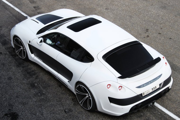 Порше Панамера белая с черной крышей