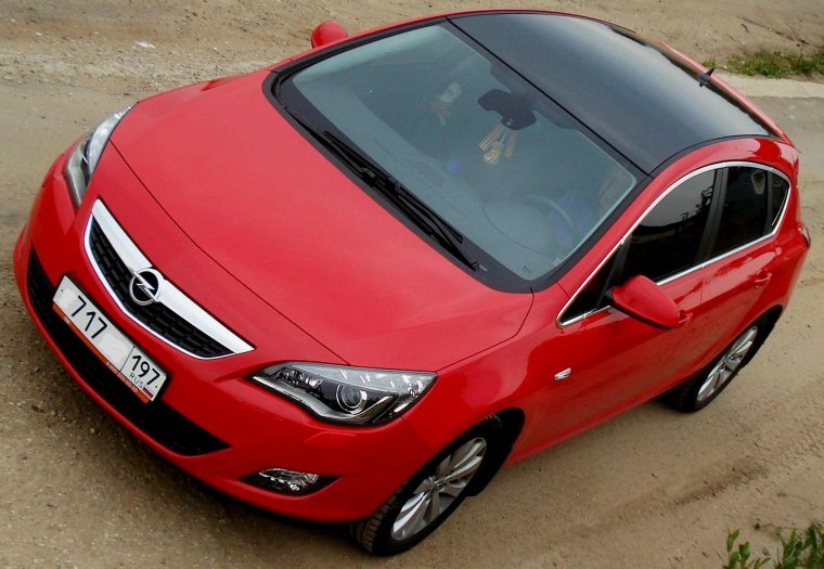 Opel Astra GTC С панорамной крышей