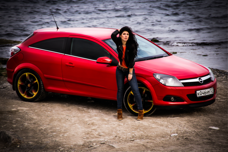 Opel Astra j GTC девушка