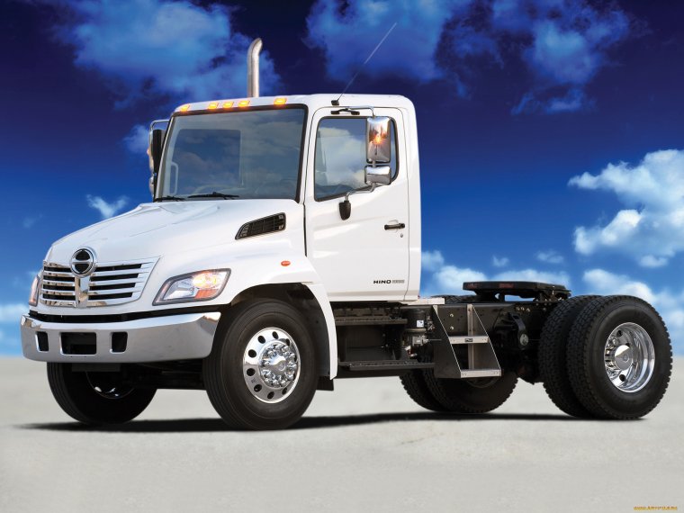 Капотный тягач Хино