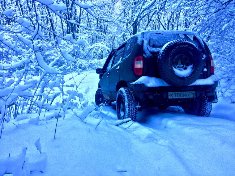 Машина Нива Шевролет зима