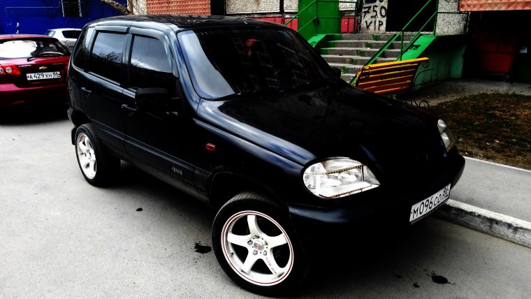 Нива Шевроле черная тюнинговая