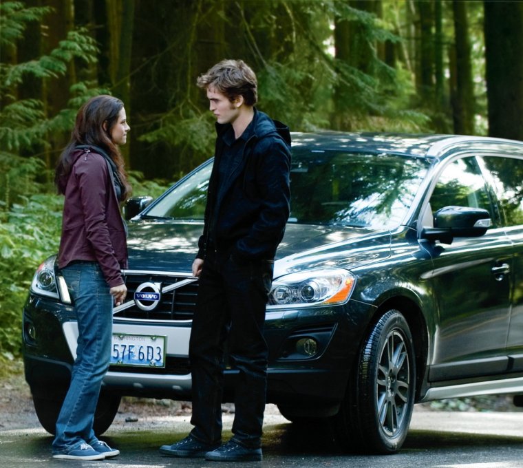 Грузовики в сумерках