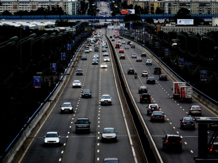 Шоссе с машинами