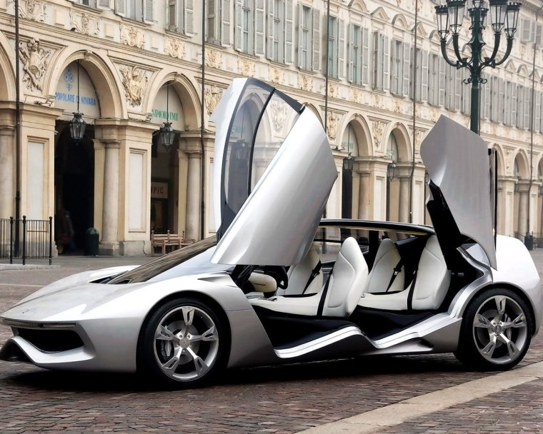 Четырехместный спорткар