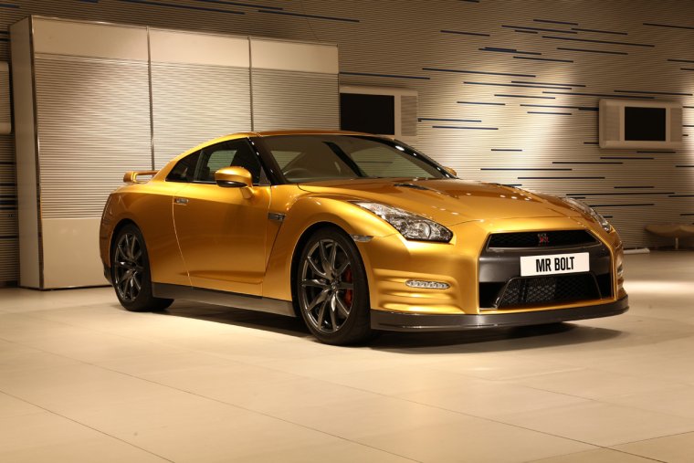 Nissan gt-r r35 золотой