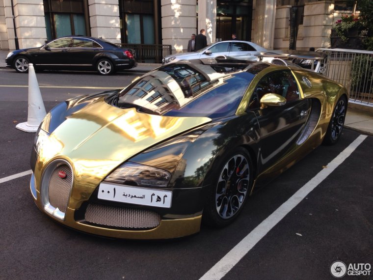Бугатти Вейрон в золоте