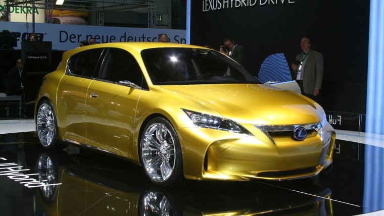 Лексус хэтчбек золотой