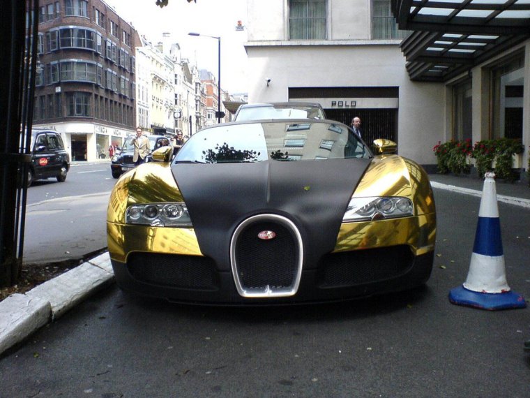 Бугатти Вейрон Золотая