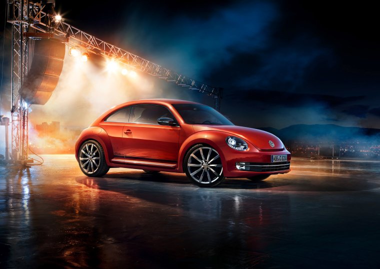 Красивая реклама на автомобиле