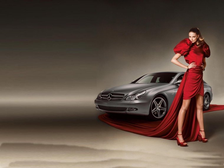 Реклама автомобилей с девушками