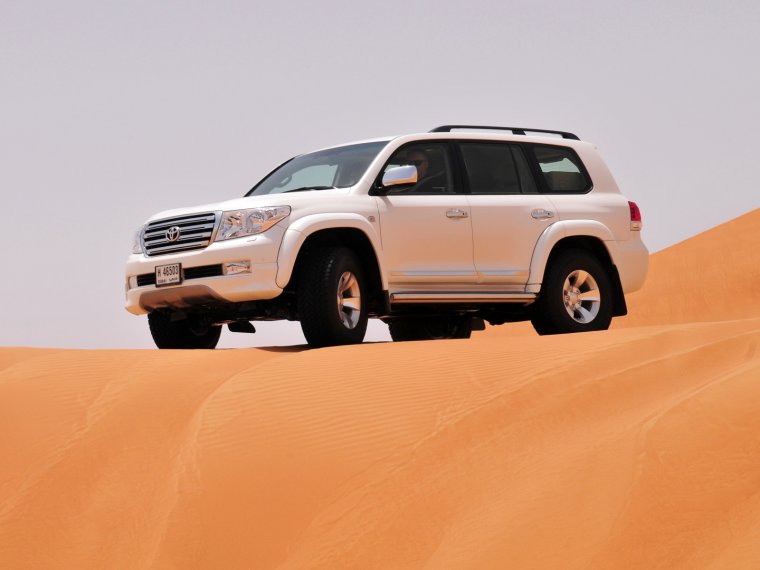 Toyota Land Cruiser 200 экспедиционник белый