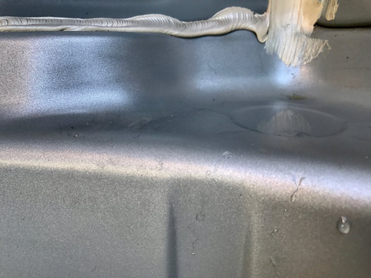 Заводской герметик Toyota Auris