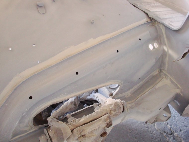 Шовный герметик на стык крыши Нива 2121