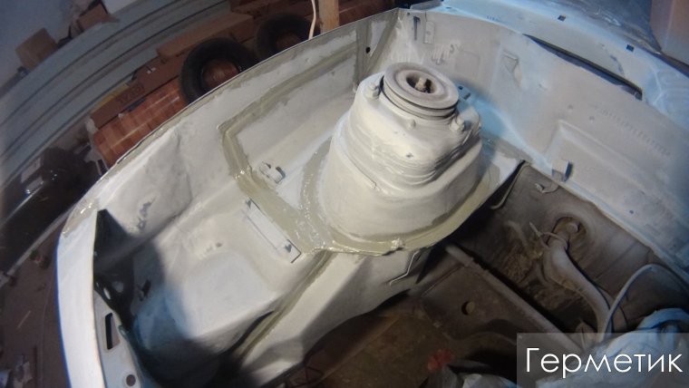 Заводской герметик акцент