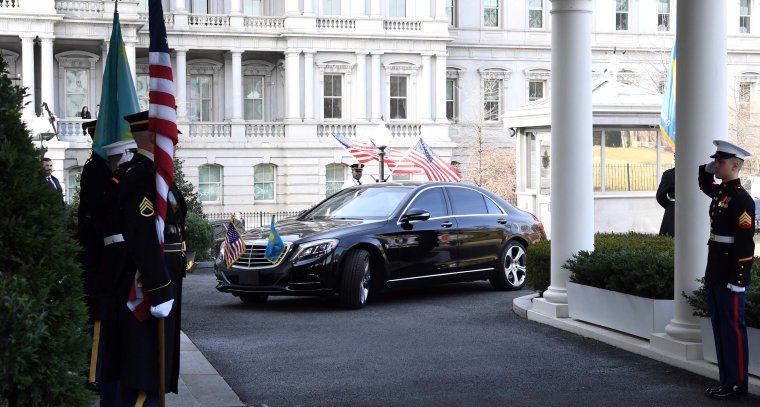 Кортеж Назарбаева