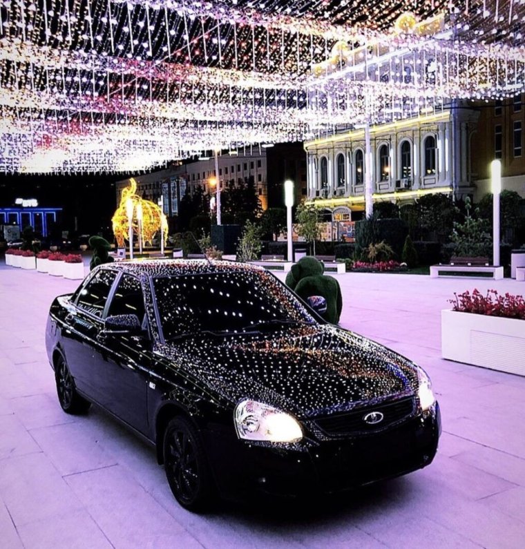 Казашка в красной машине